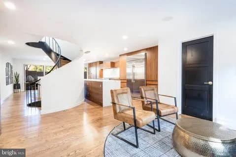 283 Locust Street, Philadelphia, PA 19106