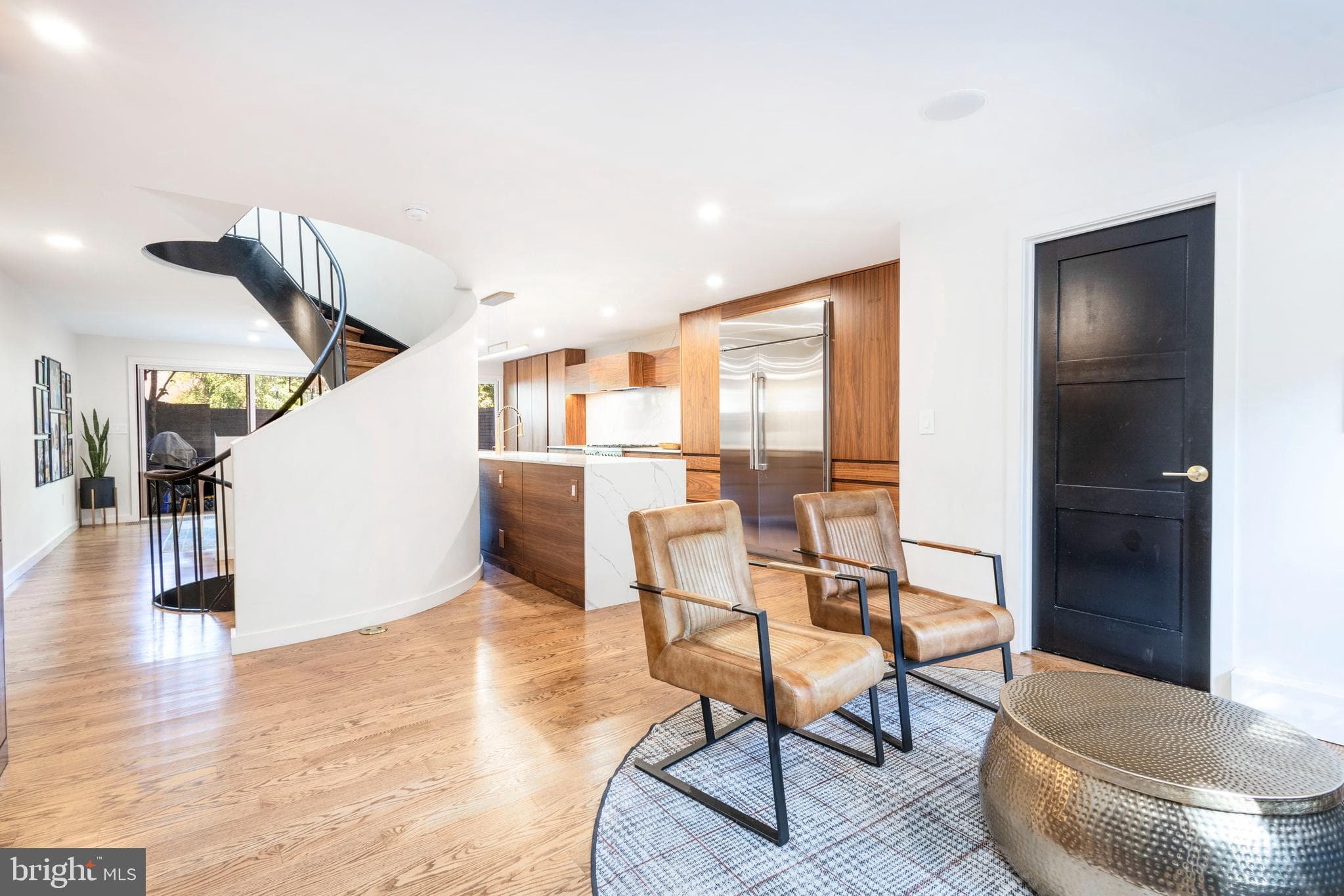 283 Locust Street, Philadelphia, PA 19106