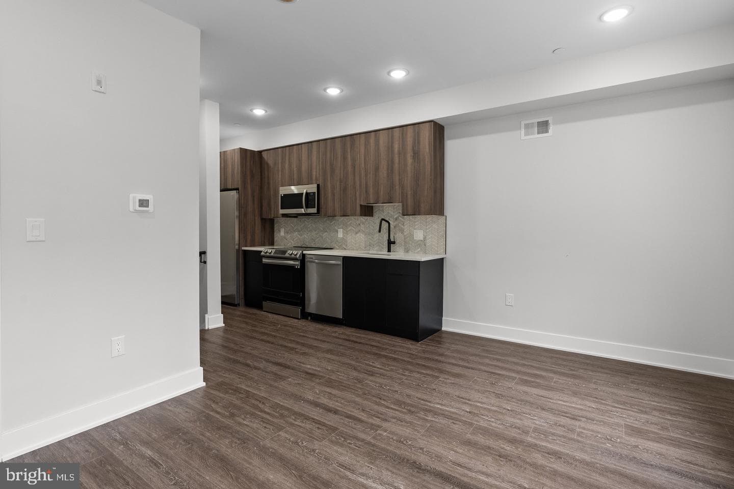 2146 North Front Street, Philadelphia, PA 19122 photo 2